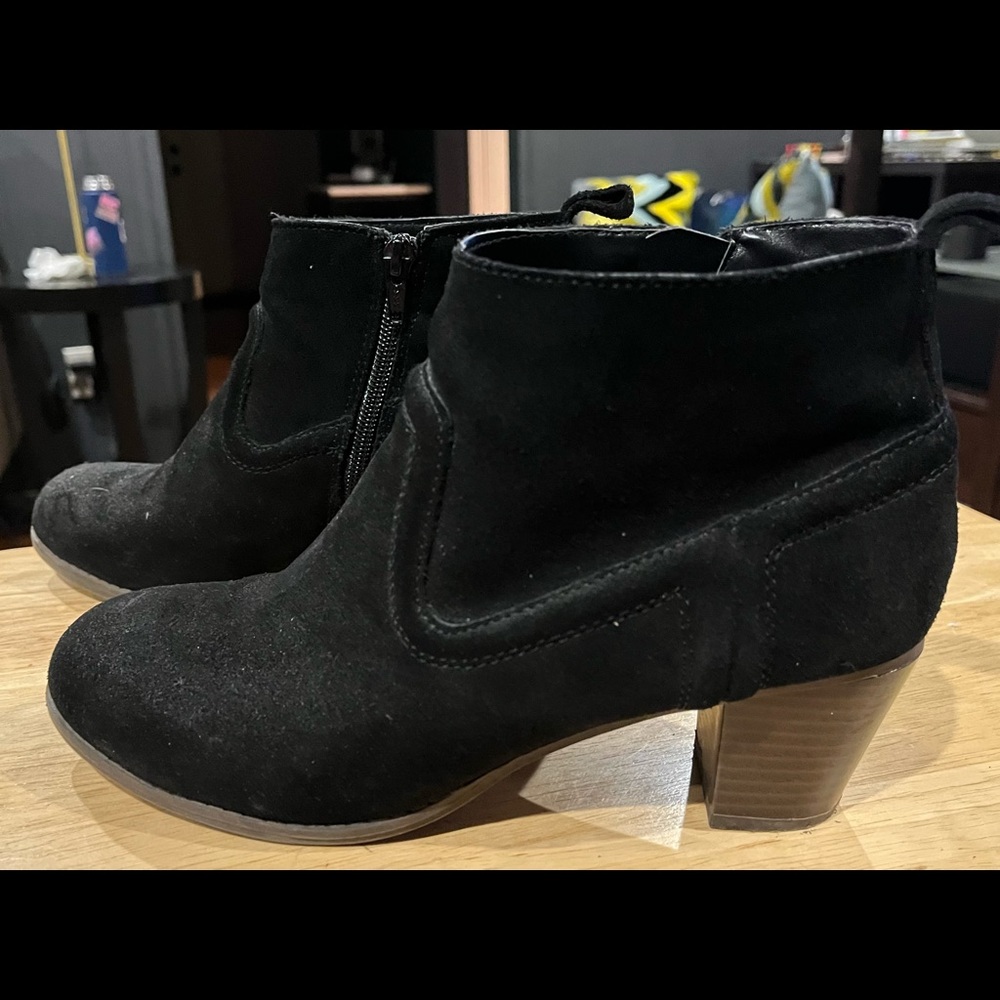 Mossimo black suede like booties-side zipper!